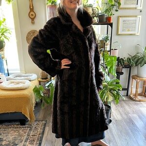 DENNIS BASSO | Luxurious Brown Faux Fur Coat